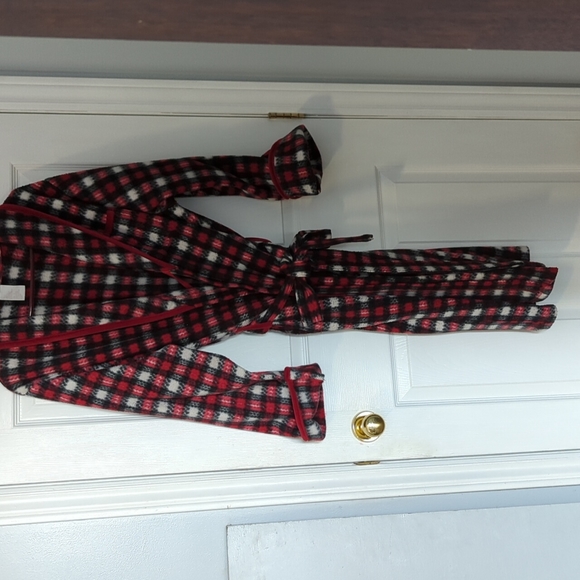 Ladies Robe - Picture 1 of 3